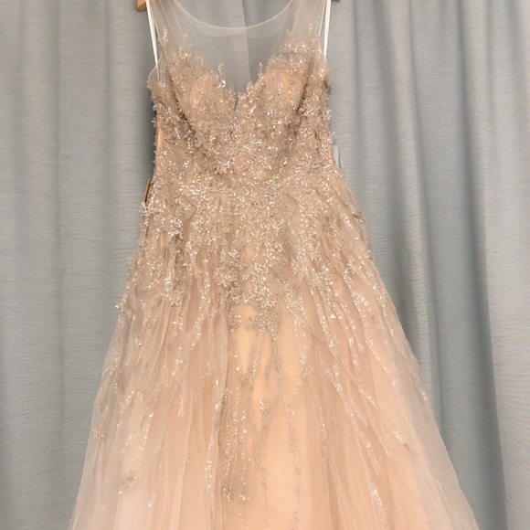 Vintage inspired romantic wedding gown - Picture 5 of 16